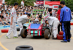 很遺憾，選手在比賽中賽車出了故障。